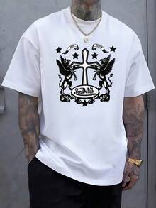Dos criaturas aladas enfrentadas sostienen una cruz central rodeada de estrellas simbolizando fuerza protección y equilibrio con un toque místico y moderno que refleja poder y confianza camiseta de hombre blanca de algodón cómoda para uso diario y ocasiones casuales - Blanco - Ver 1