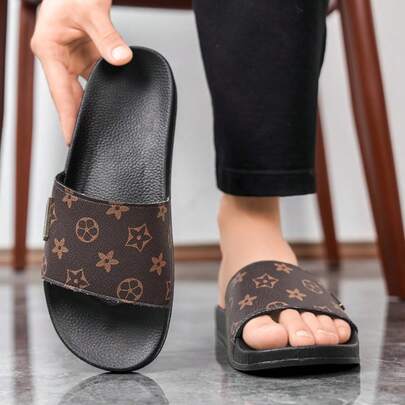 1双男士棕色拖鞋，2026春夏新款时尚拖鞋，采用特殊印花设计，柔软EVA平底防滑室内/室外休闲拖鞋，超级舒适耐穿的男士休闲拖鞋，适合日常穿着