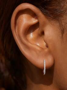 1 đôi bông tai bạc 925 mạ vàng 18K tinh tế, kiểu dáng bốn chấu, phù hợp cho nữ giới đeo hàng ngày, dự đám cưới, lễ đính hôn và các dịp khác. Thiết kế không gây dị ứng, là món quà tuyệt vời. - Bạc - Xem 2