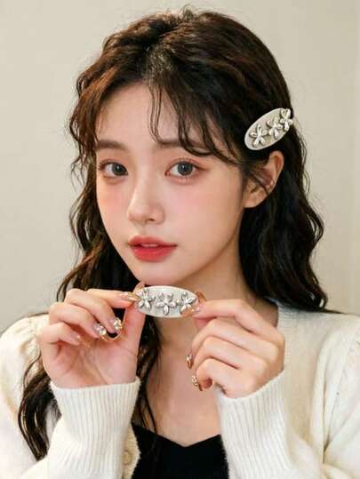 1个银色金属椭圆形发夹，简约优雅甜美花朵图案，多功能发饰，适合刘海/马尾/丸子头等发型