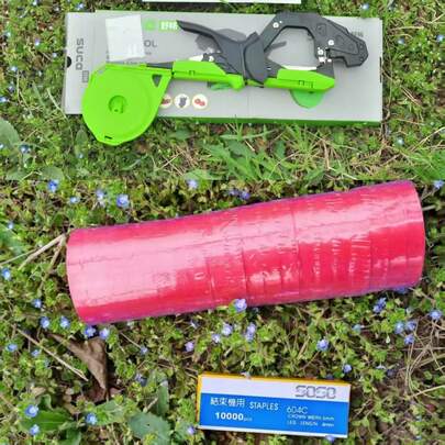 Licensed 89398cm X 8750cm X 76498cm, 12461 Pcs 1pc Light-Duty Tying Branch Gun Plant Bundling Machine, Comes With 20 Rolls Of Tape, 10,000 Nails, 1 Spare Blade. Effortlessly Binds Tomatoes And Grapes, Upgraded Plant Binding Machine Gun Binds Grape Vines, Tomatoes And Grapes Quickly. Garden Tape Tool For Gardeners And Farmers With SK5 Blade, Replacement Garden Tape And Staples