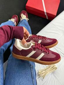 Women's Flat-Soled Sneakers For Gym Use, Burgundy Leather, Fashionable, Comfortable, Striped, 2-Stripe, Padded, Original Marsala Wine Sneakers. - 紫紅色 - 查看 4