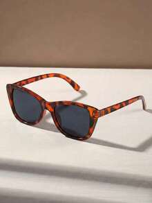 1 Pair Unisex Chic Square Leopard Print Sunglasses, Suitable For Family Outings, Travel, Holiday Outfits, Sports Style, Driving, Beach, Electronic Music Festivals, Outdoor Wear, Summer Accessories, Vacation, Golf, Hiking, Elegant Attire, Street Style Accessories, Sports, Parties - Grey - View 2
