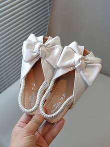 Sandalias de princesa con lazo delantero, de estilo coreano, elegantes y dulces, para el verano de 2026. Un nuevo estilo adecuado para niñas, con suela blanda para un uso fácil. - Blanco - Ver 1