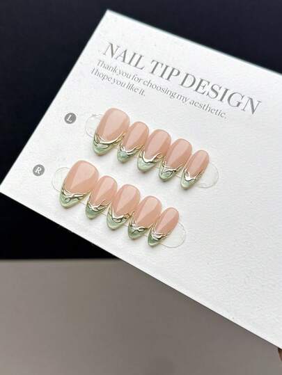 10 Pieces Of Purely Handmade Wearable Nail Pieces, Short Almond-Shaped Nail Type With Press-On Fake Nails, Featuring A Minimalist, Light Luxury, And Noble Style. They Are Adorned With Purely Hand-Painted Glassy Turquoise Cat's-Eye French Tips And Irregular Golden Mirror Powder Lines As Embellishments. These Are High-End Beauty Nail Fake Nail Pieces Suitable For Daily Wear By Women And Girls, And Come With A Nail Set.