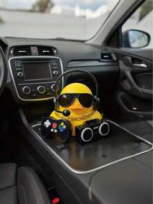 DJ Duck Dashboard Decor - Cool Plastic Duck With Headphones, Gold Chain, Speaker And Game Controller - Unisex Car Interior Accessory, Non-Slip Adjustable Base, Fits Most Vehicles - Car Decor, Dashboard Ornament, Car Accessory Display, Car Dashboard Figurine, Novelty Car Item, Yellow Duck Design, Non-Slip Car Accessory, Car Enthusiast Decoration - 多色的 - 查看 3