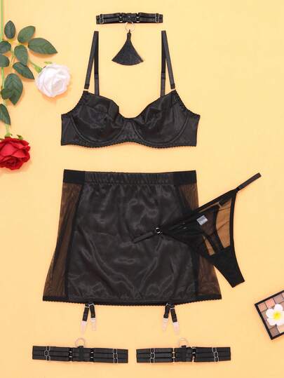 三件套复古法式缎面性感内衣：吊袜带、丁字裤和及膝长袜
