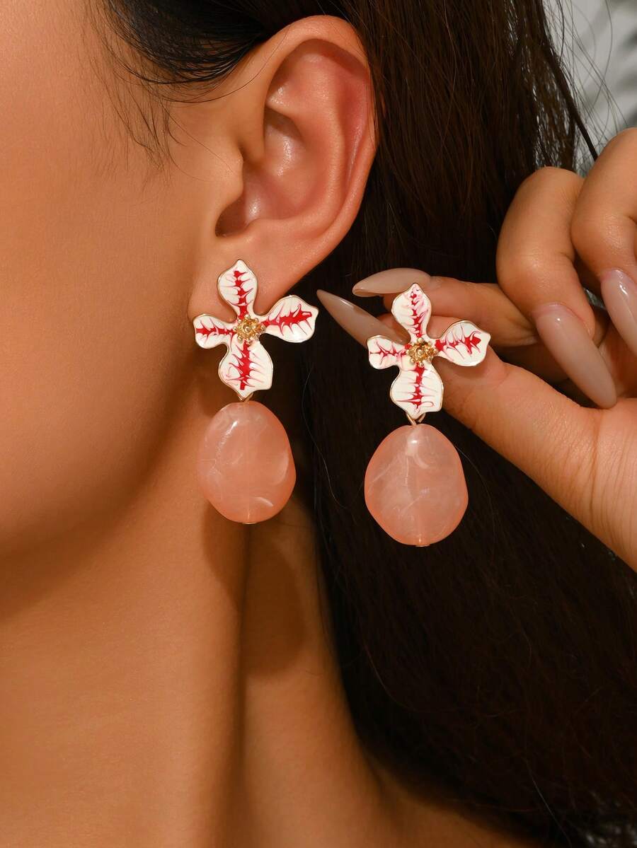 一对优雅性感复古波西米亚风古银色金属花朵耳环，金色花蕊，波浪形陶瓷吊坠，不对称合成树脂蓝色块状吊坠耳环，适合性感派对、节日佩戴。新款花朵造型水滴形树脂块状吊坠耳环，花朵造型流苏吊坠耳环，多种树脂颜色图案可选，每个树脂块均有注塑成型痕迹，敬请谅解。 - 彩色 - 查看 1