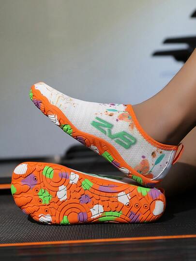 1双透气印花水鞋，低帮套脚赤足鞋，橡胶鞋底，适合户外、沙滩、水上活动、室内瑜伽、跳绳、春夏休闲穿着