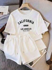 Conjunto casual de dos piezas para mujer - camiseta de manga corta con estampados de CALIFORNIA, LA + shorts con cordón, atuendo cómodo adecuado para uso diario. - Camiseta blanca + pantalón corto blanco - Ver 1