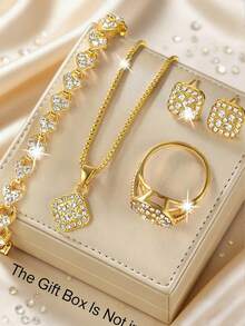 六件套奢华女士石英表套装，包括金属表带石英表、心形钻石手链、方形钻石吊坠项链、全钻耳环和全钻戒指。设计风格尽显金色奢华，大量钻石点缀，展现优雅高端的气质。 - 金色 - 查看 6