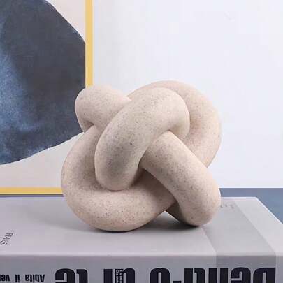 Creative Geometric Knot Resin Ornaments, Geometric Knot Sculptures, Small Chain Ornaments, Suitable For Home Living Room Table Decoration, Perfectly Matching The Style Of A Country Cottage, And Applicable To Various Rooms And Interior Spaces.