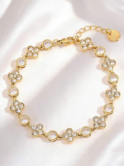 这款优雅艺术感十足的不锈钢手链，是日常佩戴和特殊场合的必备配饰。时尚的圆形花卉镶嵌设计，为您的珠宝收藏增添光彩。送给伴侣和家人，也是一份惊喜。无论是搭配职业装还是晚礼服，都能完美衬托您的优雅品味。