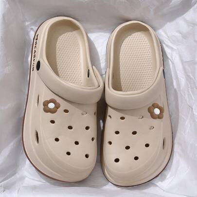  Dép xăng đan nữ MAOLI thoáng khí, màu nâu, khoét lỗ, họa tiết hoa, đế bằng, nhẹ và thoáng khí, phù hợp cho trong nhà/ngoài trời, đi biển/thể thao, dép xăng đan mùa hè thanh lịch, họa tiết hoa dễ thương, màu trơn cổ điển, dép lê mùa hè cho nữ, dép đi trong nhà cho nữ, giày khoét lỗ mùa hè, giày thời trang nữ, dép xăng đan.