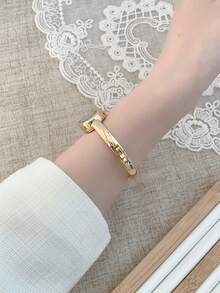 1 buc. Ceas de damă cu cuarț, stil brățară aurie, elegant și potrivit pentru purtare zilnică, cadou de ziua de naștere/absolvire, ocazii casual - Aur - Vizualizare 5