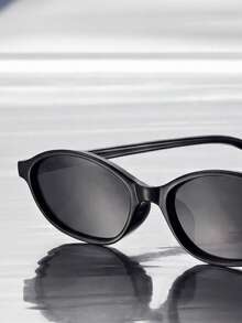 1 Pair Unisex Oval Small Frame Super Lightweight Sunglasses, Versatile Stylish Glasses Suitable For Vacation, Travel, Beach, Elegant Style, Music Festival, School, Back To School Season - Black - View 3