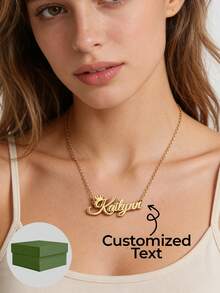 这款时尚的18K镀金不锈钢项链，配有可定制的双面字母名字吊坠，并饰以皇冠图案。多种字体可选，并装在精致的高档礼盒中，是送给女友、母亲、家人、朋友、女儿、祖父母等的理想礼物。适合周年纪念日、生日、日常佩戴、派对、母亲节、情人节、毕业典礼、婚礼、返校季、学校礼物、办公用品、教室用品、教师礼物、大学用品、同事用品、宿舍用品等场合。男女皆宜，适合青少年、初中生、高中生、大学新生、大一、大二学生以及低年级学生。也是一份迷人的新年礼物，女士珠宝。 - 磨砂款金色 - 查看 2