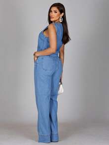 Conjunto Alfaiataria feminino casual jeans elegante sem mangas, colete com botões frontais e calça comprida com bolsos e elástico na cintura. - Lavagem Média - Visão 7