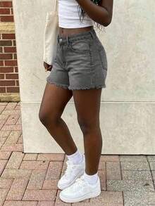 Bermuda jeans feminina casual, folgada e reta, ideal para o verão. - Cinza - Ver 5