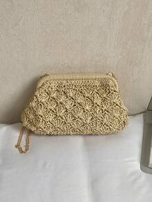 时尚假日风草编包，米色云朵形包身，按扣闭合，星星和贝壳组合吊饰，金属链条斜挎包，是海滩度假及类似场合的理想之选。 - 米色 - 查看 9