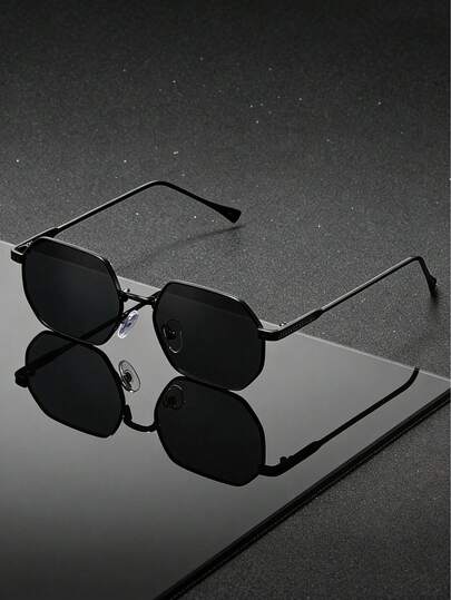 Kính thời trang unisex gọng vàng, tròng kính vuông, thiết kế cổ điển, chống tia UV, phù hợp với phong cách du lịch của nam giới.