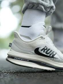 Giày chạy bộ Nike Pegasus Premium Run, giày ZOOMX cổ thấp đa năng và thoải mái, dành cho nam, màu trắng ngà. - Thuyền buồm - Xem 3