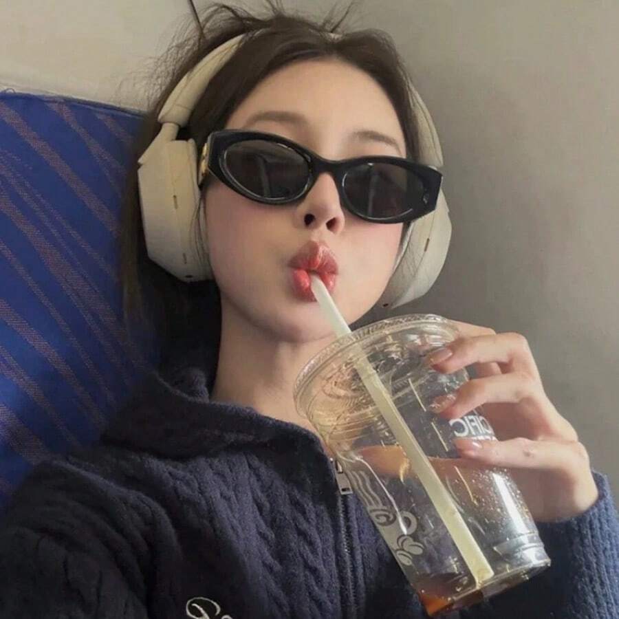 一副不对称猫眼时尚眼镜，全框复古时尚眼镜，适合旅行、度假、日常佩戴、海滩配饰 - 77128-黑色 - 查看 1