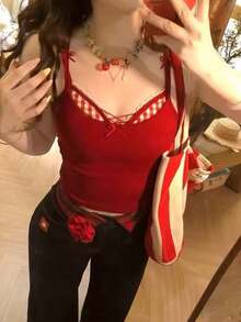 女款 2 合 1 蕾絲吊帶上衣，亮色夏季款，胸部加墊，層次感無袖休閒上衣 - 紅色 - 查看 4