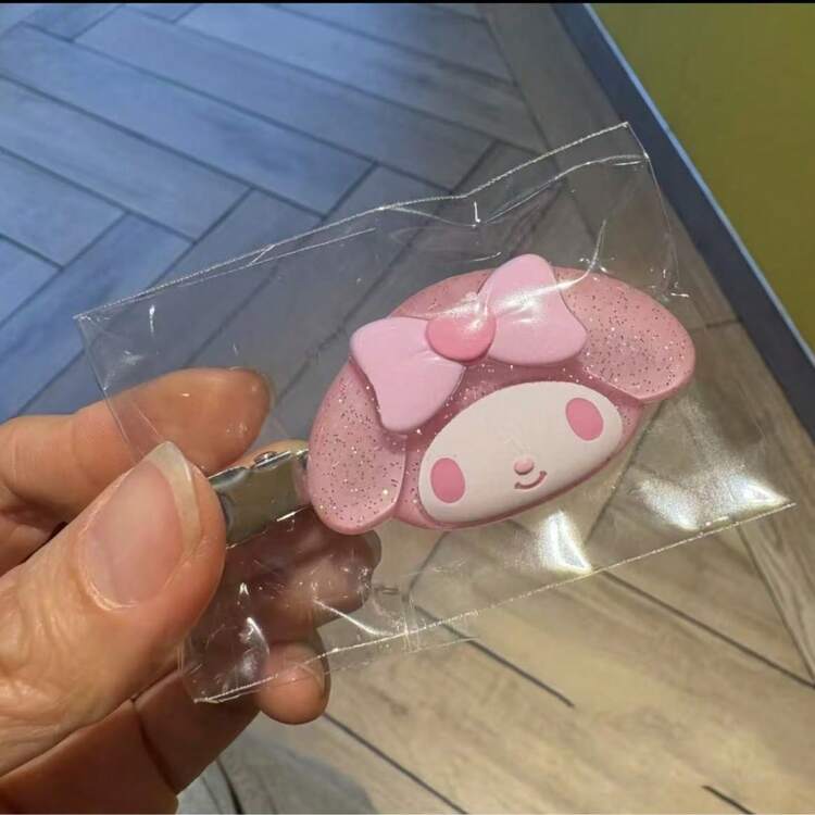 SANRIO 可爱黑色“”发夹，萌趣卡通侧边发夹，创意头饰，适合作为生日礼物（手工染色，存在轻微瑕疵，不影响使用） - 彩色 - 查看 18