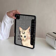 这款精致可爱的卡通猫字母双面亚克力水晶透明后盖，防震耐用，适用于iPad第7代、第8代（10.2英寸）和第10代。它内置笔槽，支持睡眠/唤醒功能和多种折叠支架模式，是绝佳的节日礼物。 - 彩色 - 查看 3
