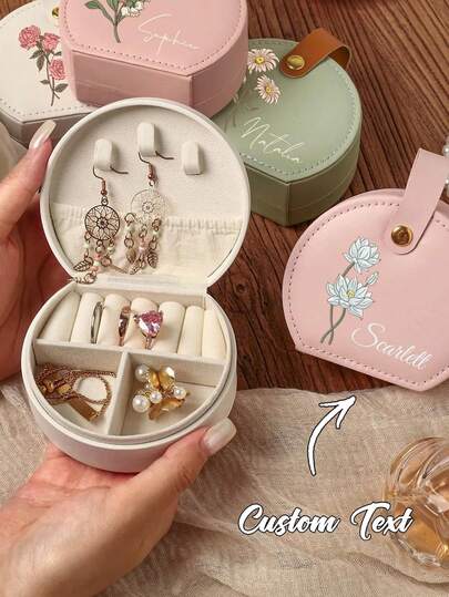 קופסת תכשיטים אישית לנסיעות 1 יחידות, קופסת תכשיטים עם שם ופרחי לידה, מארגן עגילים קטן ומרובע עם ידית, קופסת מתנות להצעת שושבינה לאחות ולחברה, חמוד, מקסים, צבעוני, שנה 2, אופנתי, יוניסקס, קז'ואל, היפסטרי, מותאם אישית, מותאם אישית, מותאם אישית