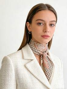 1条90x90厘米方形丝巾，女士斜纹真丝千鸟格玫瑰花卉图案，可作领巾、头巾或披肩使用。 - 彩色 - 查看 7