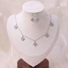 一套优雅时尚的三叶草花朵三件套首饰，适合日常佩戴和聚会场合。 - 女士首飾套裝 - 查看 5