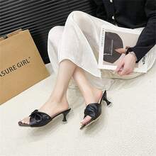 Giày sandal cao gót hở mũi đa năng dành cho nữ, kiểu dáng tối giản mùa hè mới, xếp ly, đối xứng, quai ngang gót, kiểu Pháp, thích hợp cho hoạt động ngoài trời. - màu đen - Xem 13