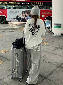 女士休闲圆领宽松爱心豹纹字母印花短袖T恤，春夏款 - 淺花灰 - 查看 2