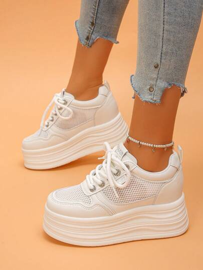 أحذية رياضية منصة للنساء، أحادية اللون كاجوال للخارج مع ربطة، فتحات معدنية، ألواح شبكية، قابلة للتنفس، كعب مخفي