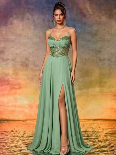 Đầm dạ hội dáng chữ A xẻ cao, màu xanh ngọc bích, thêu ngọc trai, chất liệu chiffon, đa năng, phù hợp cho các bữa tối trang trọng, tiệc tùng, đám cưới, lễ tốt nghiệp và dạ hội ra mắt.