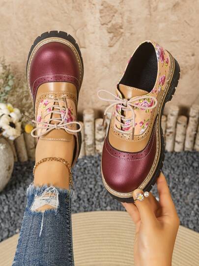 1 par de Oxfords con tacón grueso, estilo británico vintage, con cordones y acabado brillante para mujer. Diseño elegante apto para uso empresarial y casual, una opción de calzado de moda