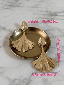 1 Pair Exaggerated European And American Style Ginkgo Leaf Earrings, Metallic Texture - Leaf Earrings - View 5
