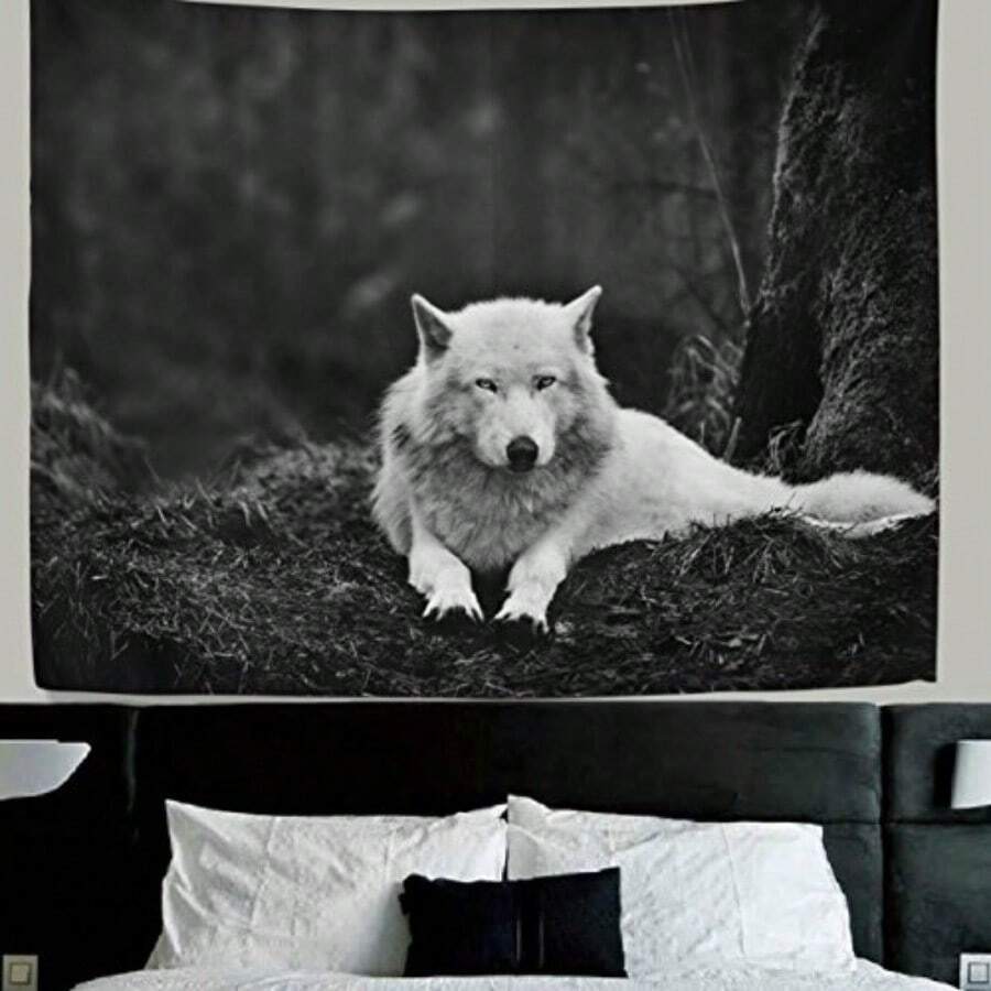 WellLee Wolf Wall Decor Forest Lone Wolf Fabric Tapestry Throw Dorm Bedroom Art Home Decor Tapestry Wall Hanging 60x40 Inch - como en la foto - Ver 1