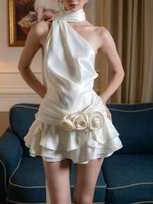 New Women's Sexy Backless Body-Hugging Figure-Flattering Short Dress, Designed With Three-Dimensional Floral Pendant Strapless Dress - trắng - Xem 4