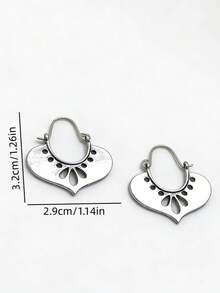 一对简约时尚心形镂空耳环，适合女性日常休闲佩戴，百搭饰品礼品。 - 銀色 - 查看 2