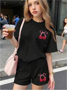 Girls 2 Piece Summer Outfit Cherry Bow Graphic Tee & Shorts Set Cute Casual Outfits - 黑色 - 查看 2