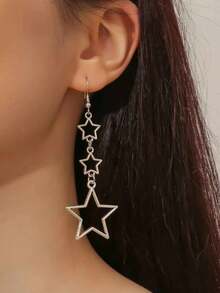 1 par de pendientes de metal con estrella hueca plateada, adecuados para el uso diario de las mujeres - Plateado - Ver 2