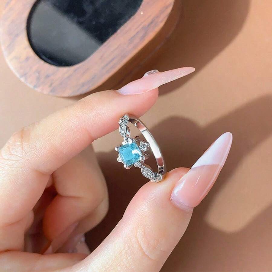 迷人的银色几何立方氧化锆订婚戒指，可爱的蓝色仿水晶，适合女性佩戴 - 銀色 - 查看 1