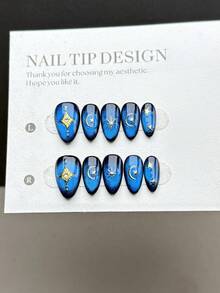 10片纯手工制作的按压式美甲贴片，短款杏仁形，采用压制工艺，风格奢华高贵。贴片上饰有手绘深蓝色玻璃珠烟花猫眼效果，并点缀着手绘金色镜面粉星星、太阳和月亮图案。这是一款高端美甲贴片，适合女士和女孩日常佩戴，并附赠美甲套装。 - 彩色 - 查看 3