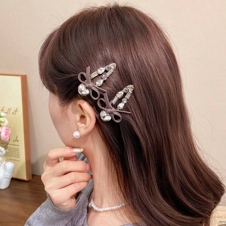 1个可爱蝴蝶结PU皮革发夹，百搭日常佩戴发夹