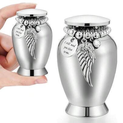 小型纪念骨灰盒，用于存放人类/宠物骨灰，2.75英寸，带翅膀吊坠，迷你火葬骨灰盒，铝合金材质