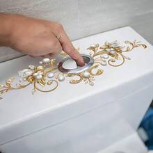 1pc European Retro Gold Floral Decoration Sticker, PVC Self-Adhesive Detachable, Suitable For Multiple Scenarios Such As Toilet Seat/Wall/Mirror/Wardrobe, Home Bathroom And Living Room Decoration, Suitable For All Seasons, Festive Atmosphere Decoration - 1PC - View 4