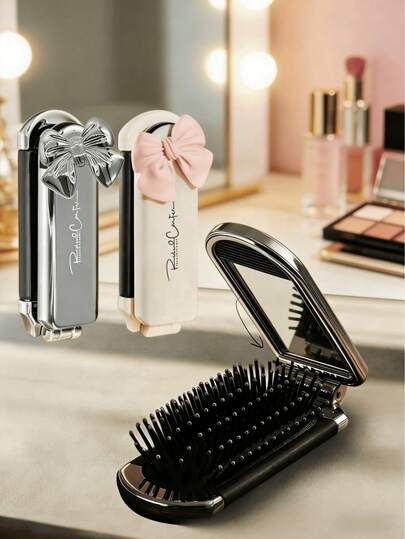 مشط هوائي قابل للطي مع مرآة مكياج مدمجة، مشط هوائي قابل للطي 2 في 1 ومرآة مكياج صغيرة، فرشاة تدليك قابلة للسفر مع شعيرات ناعمة ومرنة لتمشيط الشعر وتدليك فروة الرأس بسهولة، مدمج وملائم للحقيبة والحقيبة المدرسية والمكتب والسفر، أداة جمال مثالية وهدية للنساء والفتيات